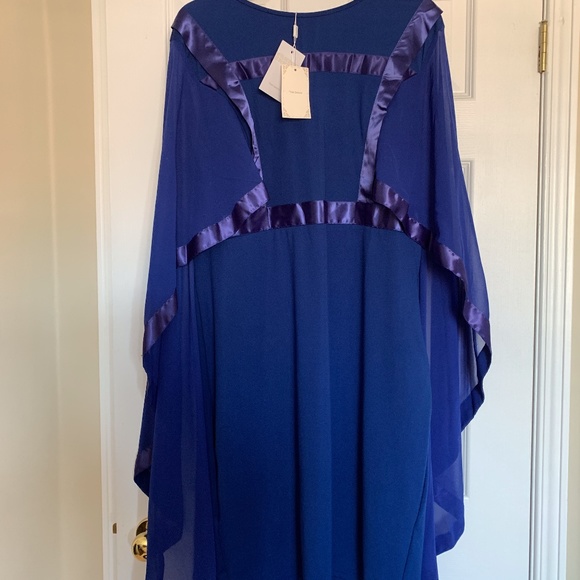 Dress - Picture 1 of 5